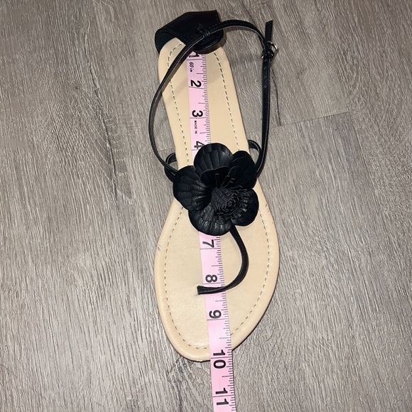 Black flower flat sandals size US 7.5 - Picture 9 of 11